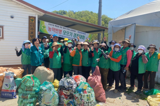 우보면 새마을회 농약빈병 분리수거로 ‘깨끗한 마을만들기’ 앞장서