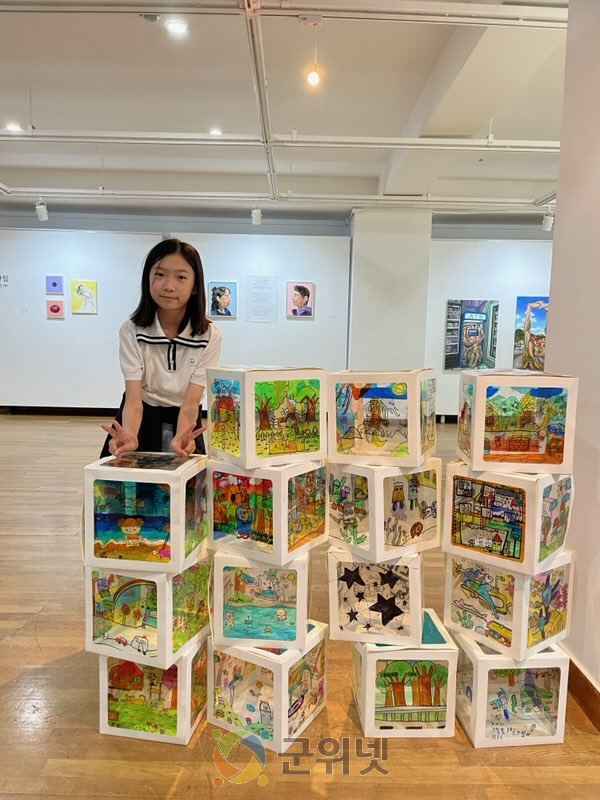 (사)군위군교육발전위원회, 방과후돌봄센터 미술 수강 학생들 작품 전시회 출품 이미지
