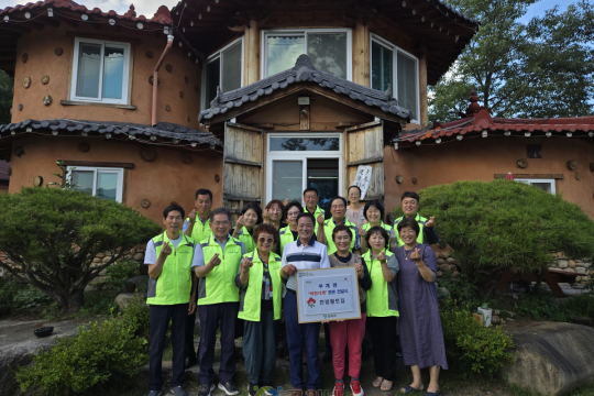 「부계면 지역사회보장협의체」  부계면 아홉 번째‘착한대구캠페인’ 착한가게 현판 전달 이미지