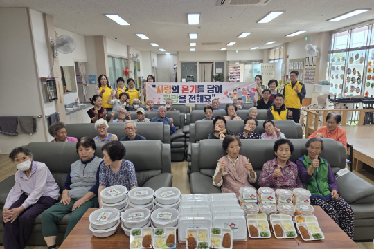 군위읍 지역사회보장협의체 “우리재가노인복지센터”에 이웃사랑 실천 이미지