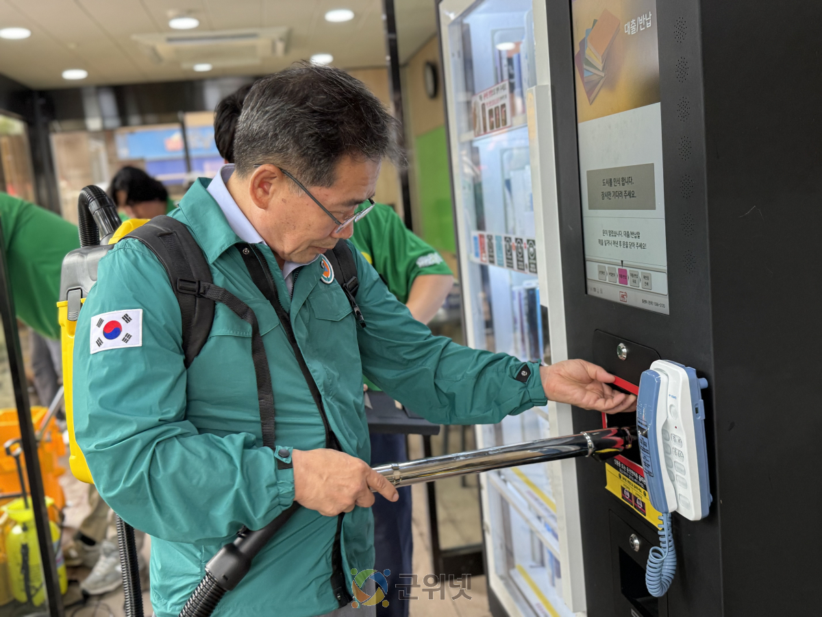 군위군 직장공장 새마을협의회, 버스 승강장 환경정비로 새 단장 이미지