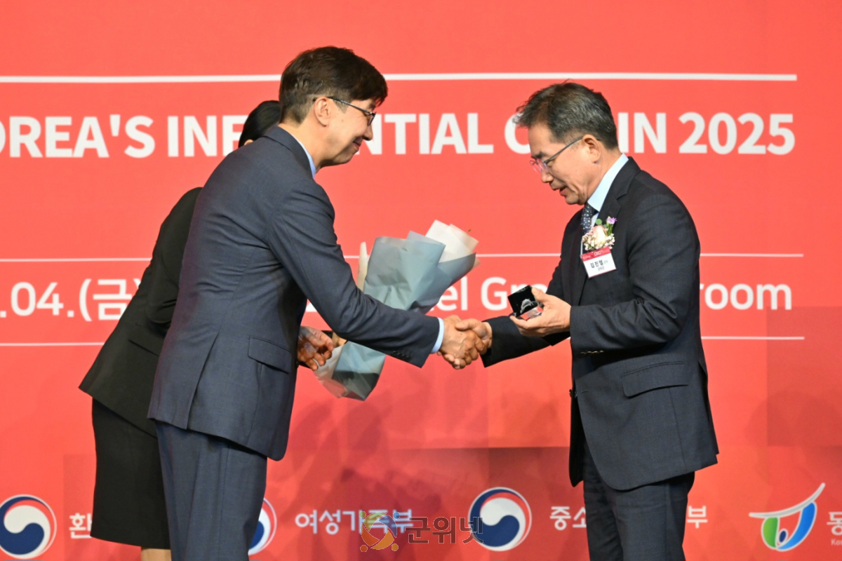 소멸위기 넘은 혁신 리더십…  김진열 군위군수, ‘2025 한국의 영향력 있는 CEO’ 선정