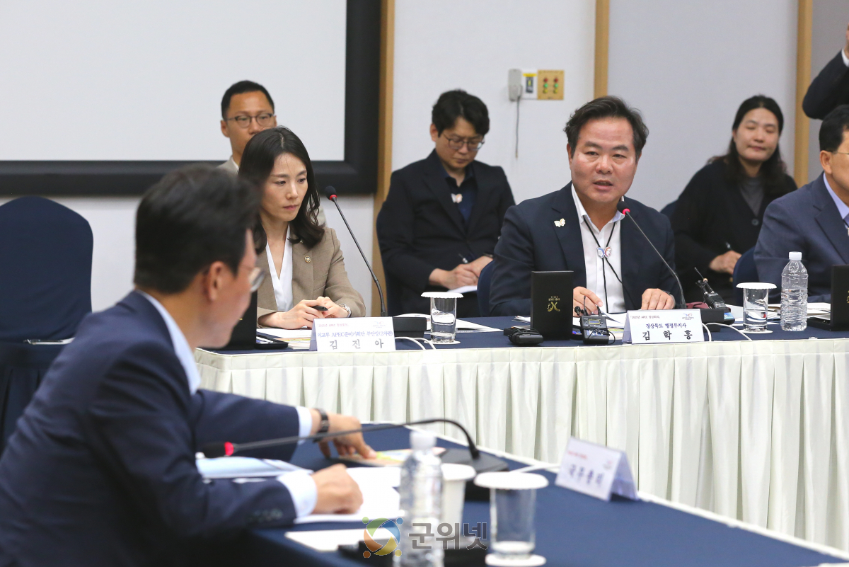 경북도, 김민석 국무총리에 APEC·신공항 등 도정 주요현안 건의! 이미지