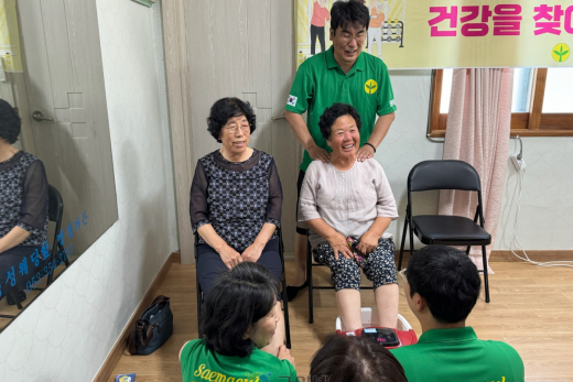 군위 직·공장 새마을협의회, 부계면 가호2리서 ‘시원한 족욕 봉사’펼쳐