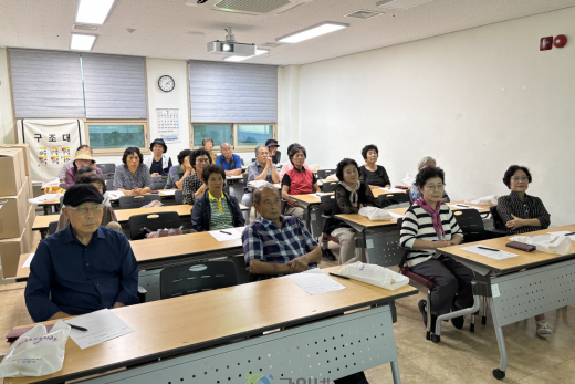 군위군노인복지관 “여름철 밥상 안전 지키기!” 식중독 예방교육 실시