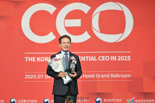소멸위기 넘은 혁신 리더십…  김진열 군위군수, ‘2025 한국의 영향력 있는 CEO’ 선정