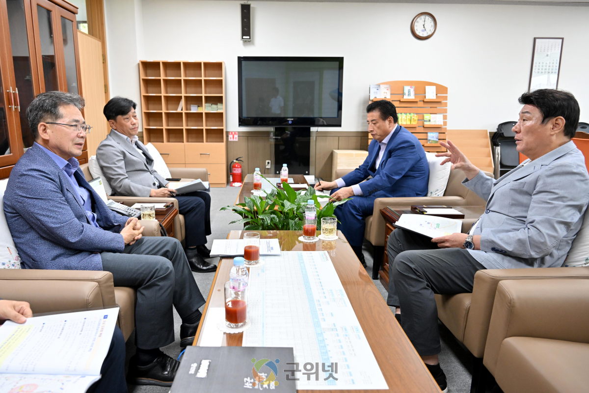 김진열 군위군수·강대식 국민의 힘 국회의원, 군위 현안 해결을 위한 예산정책 긴급협의 이미지