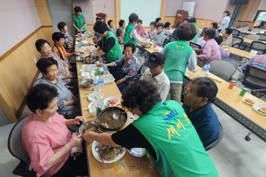군위군 직장공장새마을協, 산성면 어르신 대상 족욕봉사 및 닭백숙 나눔 행사