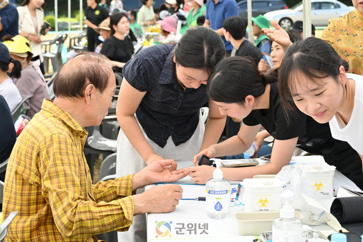 군위군노인복지관, 삼국유사면에 웃음과 활력을! 찾아가는 이동복지관 성황 이미지