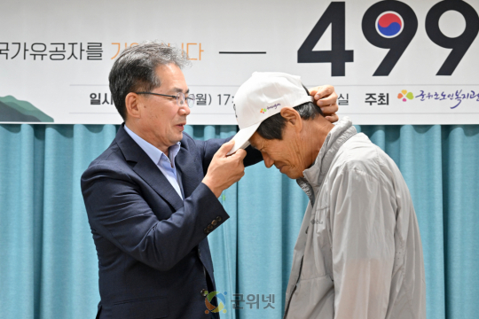 군위군 노인복지관, 광복 80주년 기념 국가유공자 기념 모자 전달식 개최 이미지