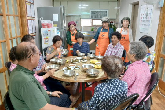 “같이 먹으니 더 맛나데이” 이미지