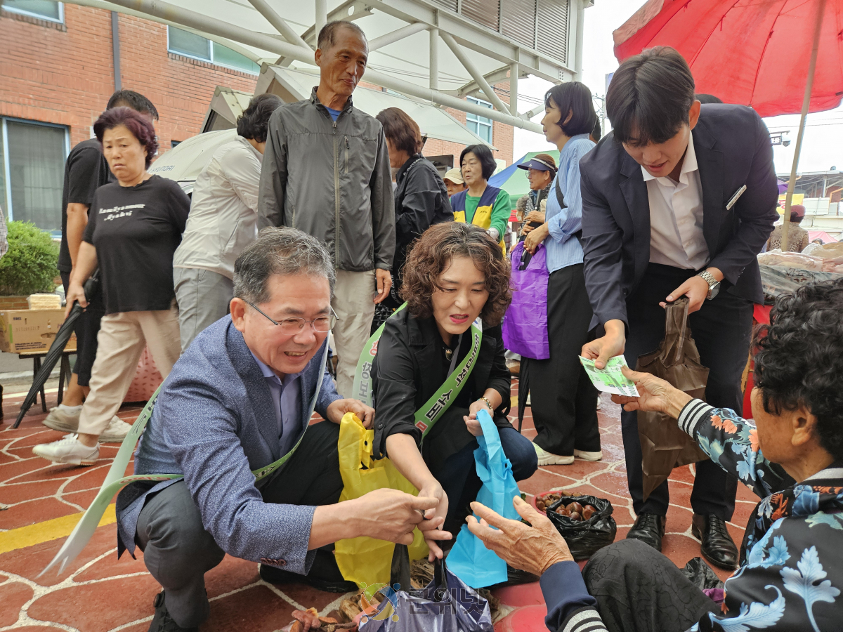 군위전통시장, 추석맞이 장보기 행사 개최 이미지