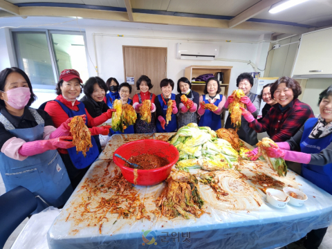 삼국유사면 여성자원봉사대,  겨울 김장 김치로 따뜻한 온기 나눔