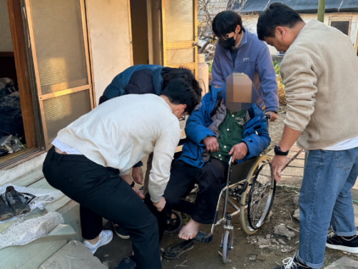 군위읍 찾아가는 보건복지팀,  올해 두 번째 생명 구조