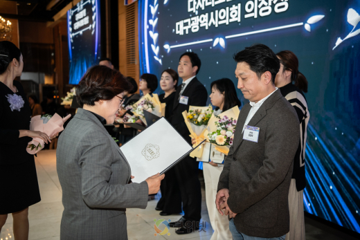 군위군 다자녀 가정, 제16회 출산장려의 날 유공 표창 수상