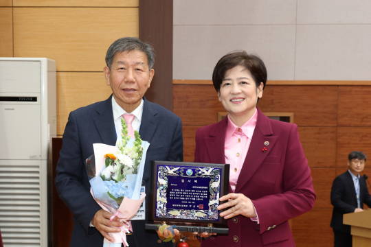 (사)군위군교육발전위원회,  ‘2025 사랑나눔 교육기부 유공’표창 수상 이미지