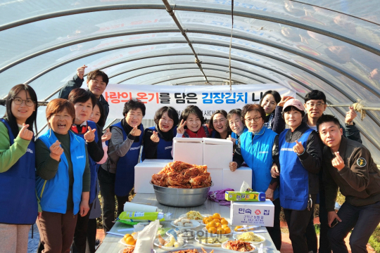 우보면 여성자원봉사대, ‘사랑의 온기를 담은 김장 나눔’ 이미지