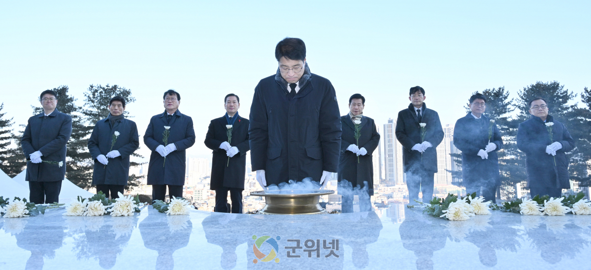 김정기 대구시장 권한대행, 2026년 병오년 앞산 충혼탑 신년 참배 이미지