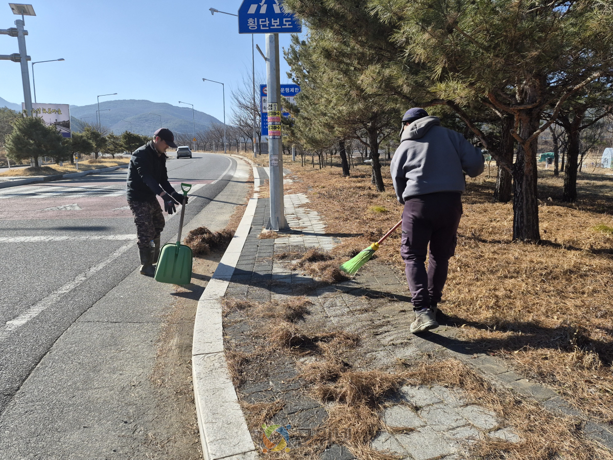 설맞이 도로변 환경정비로 깨끗한 귀성길 만들어요 이미지