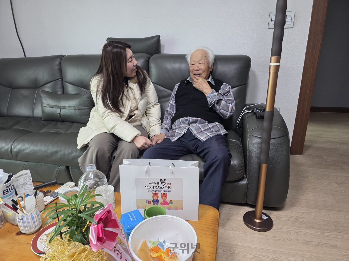 군위군노인복지관, “2026년 첫 명절을 맞아, 새해 복 많이 받으세요” 행사 실시 이미지