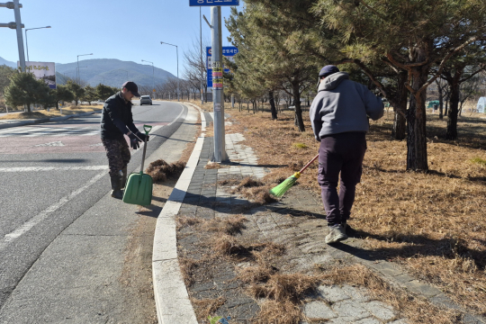 설맞이 도로변 환경정비로 깨끗한 귀성길 만들어요 이미지