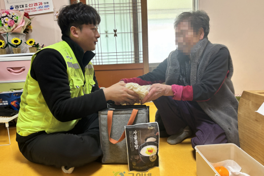 군위재가노인돌봄센터, “명절이라 더 고맙습니다” 군위 어르신 웃음꽃 핀 설 나눔