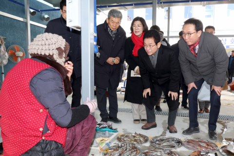 이철우 도지사, 설 앞두고 민생현장 잇따라 방문…“첫째도 민생, 둘째도 민생” 이미지