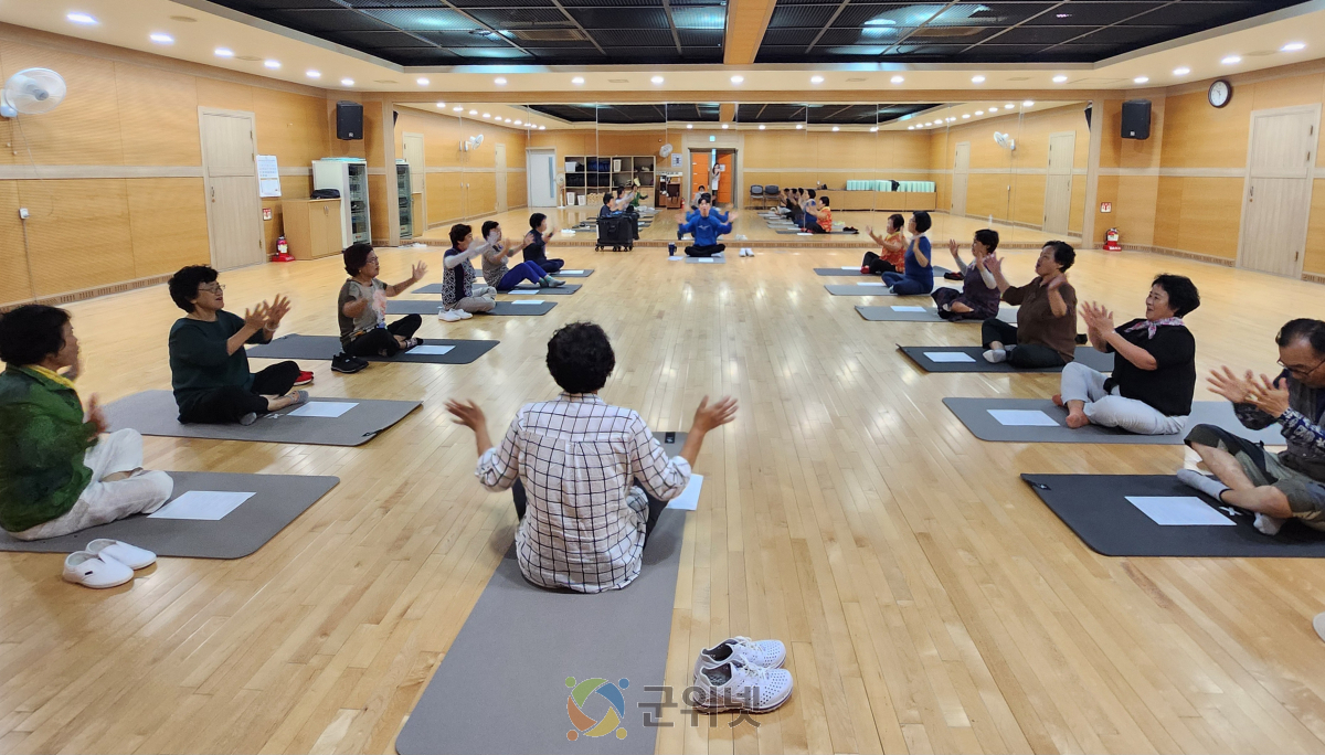 군위군보건소, 유산소 넘어 근력까지 . . . 트리플 헬스케어 프로그램 운영 이미지