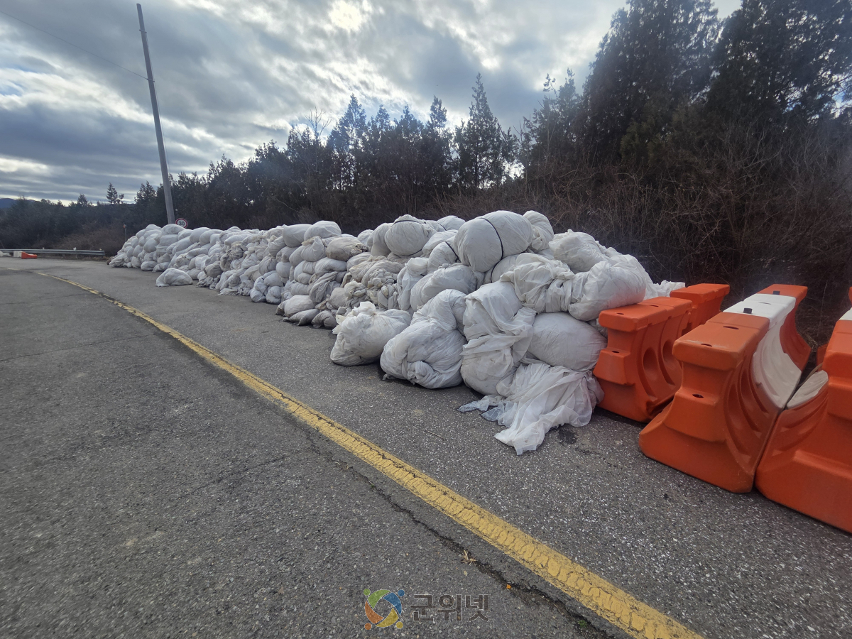 군위군, 농사용 폐부직포‧보온덮개 집중 수거 실시 이미지