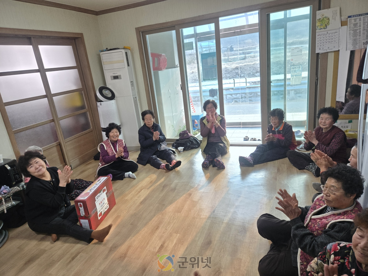 부계면 새마을부녀회장 홍애신 후원물품(사과5kg 17박스) 기탁 이미지