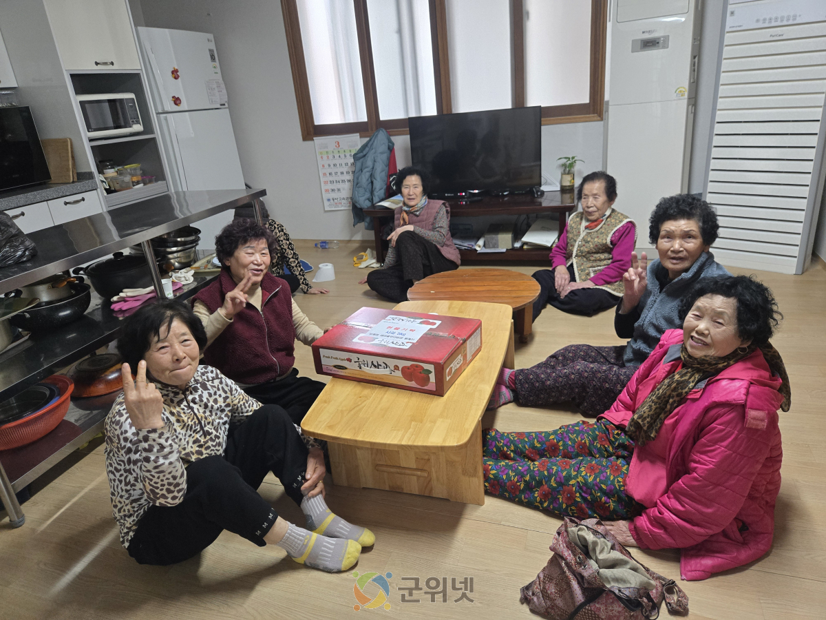 부계면 새마을부녀회장 홍애신 후원물품(사과5kg 17박스) 기탁 이미지