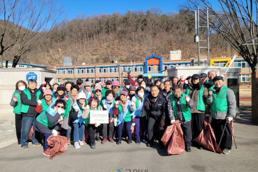 “아이들 돌아올 날 기다리며...” 효령면 새마을회, 초등학교 주변 환경정비 펼쳐