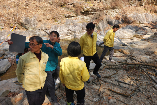 군위군, 하천·계곡 불법시설 정비 TF 본격 가동... 현장 단속 강화 이미지