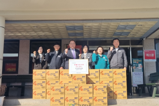 우보중앙교회, 이웃사랑 담은 라면 30박스 기탁