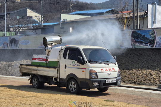군위군, 봄철 해빙기 모기 유충 등 선제 방역실시 이미지