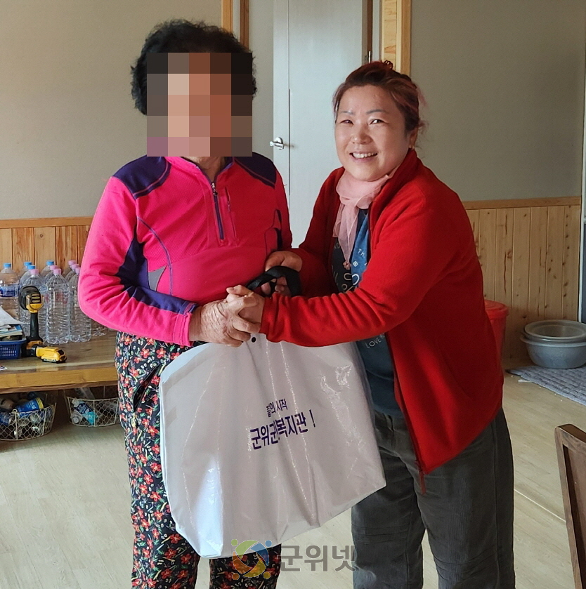 군위군노인복지관, 식품사막 어르신 위한 먹거리 지원사업 본격 시작 이미지