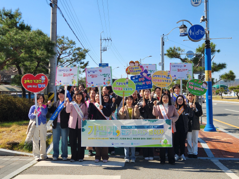 군위군보건소, 보건의 날 맞아 가두 캠페인 실시