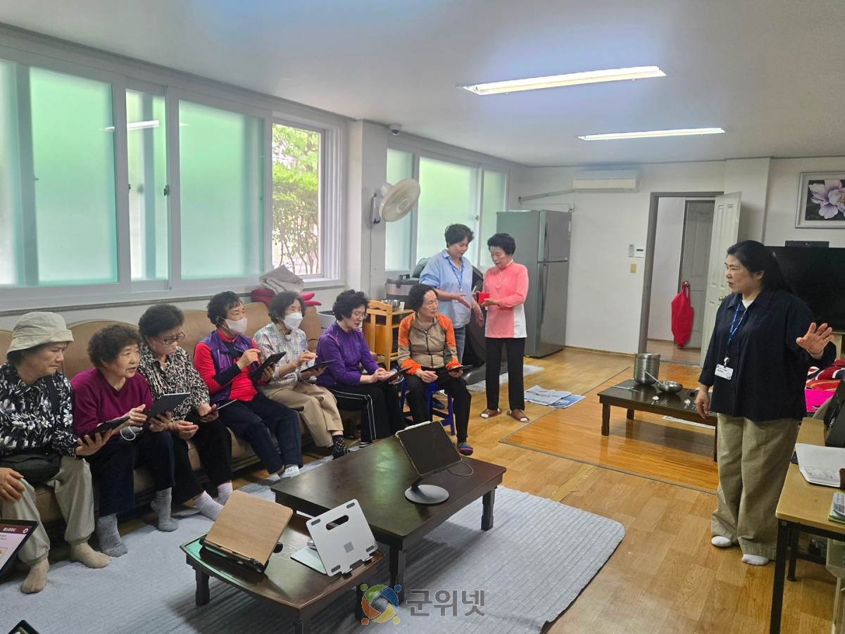 스마트폰·AI, 경로당에서 배운다… 찾아가는 디지털 교육 추진 이미지