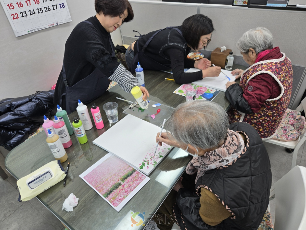 "니 그림 그리봤나? 나는 그리봤다"…평균 연령 87세, 인생을 담은 첫 번째 전시회