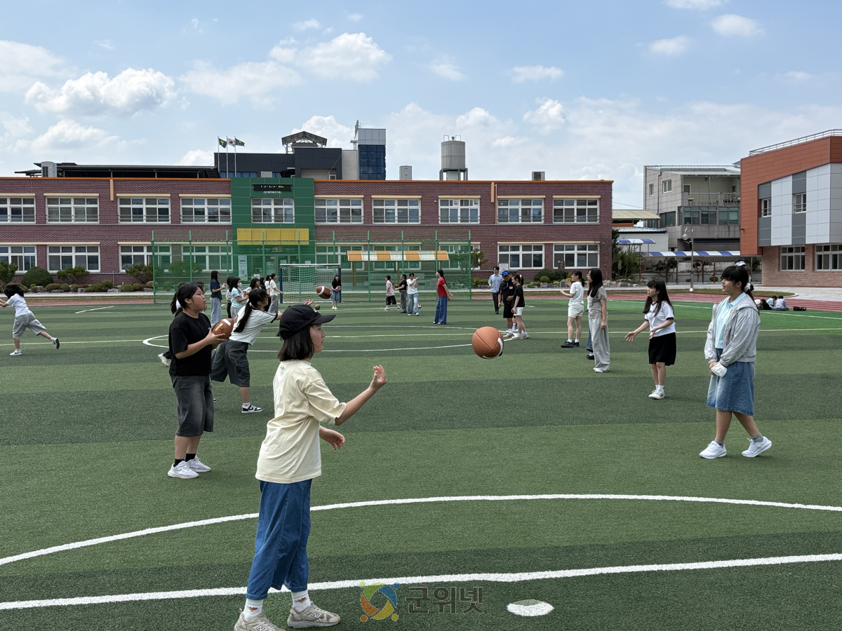 군위초등학교, 학생들의 건강과 협동심 기르는 ‘플래그풋볼 체험 행사’ 성황리에 개최 이미지
