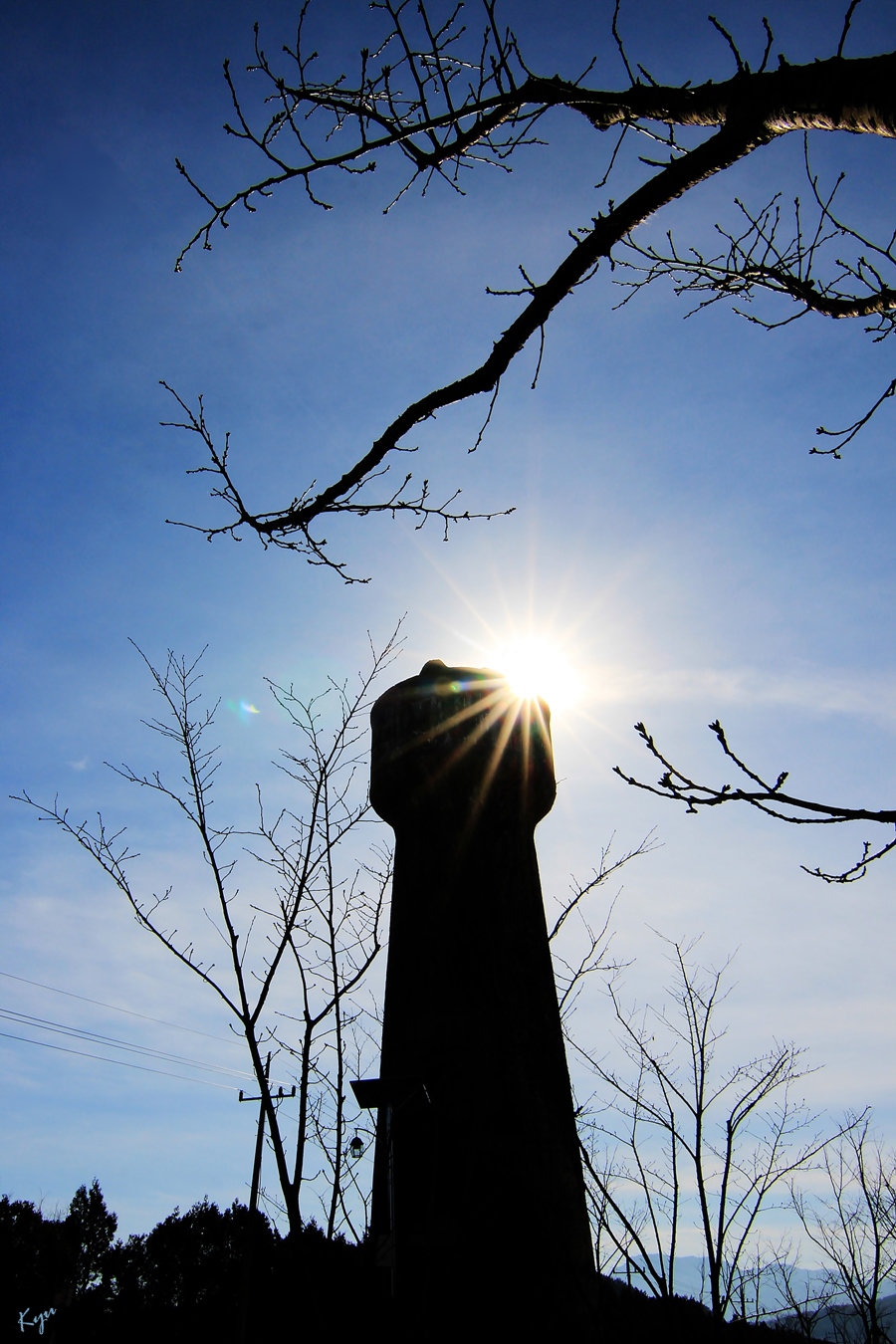 역광으로 찍어본 급수탑.(2012-11-25)