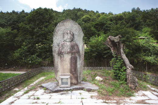 위성리 석조약사여래입상