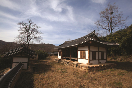 칠탄숙 강당